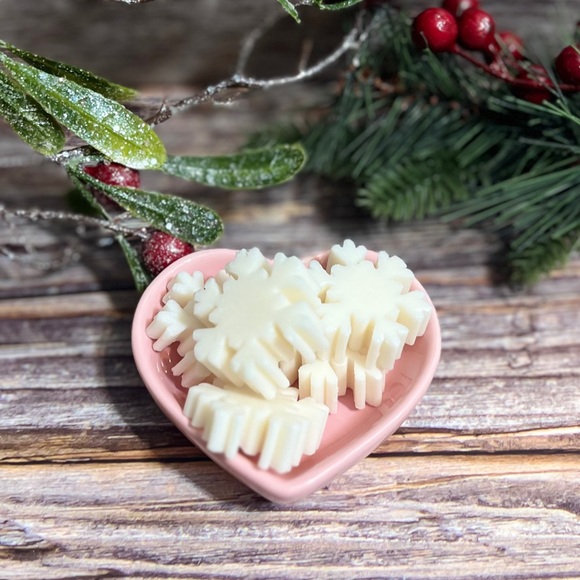 Handmade Mini Soap - Snow Flakes heart shape PINK glass tray SWEATER WEATHER💕❄️ - Picture 2 of 4